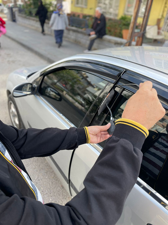 Kiraz Oto Kilitçisi